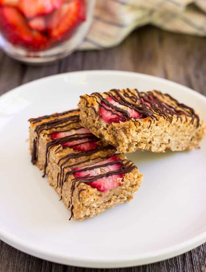 These healthy strawberry protein bars are made with only 5 ingredients. Convenient and quick, this delicious snack packs a lot of nutrients and is guaranteed to fill you up until lunch on a busy day. Vegan, Gluten-Free, Dairy-free and flourless these bars are friendly to most popular diet trends.