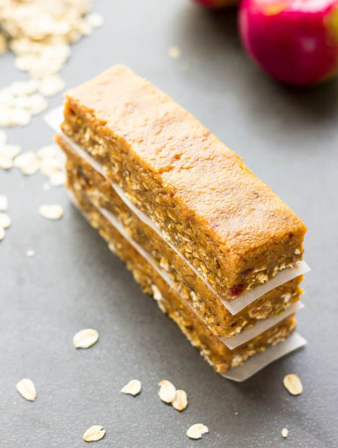 These delicious no-bake protein bars are a must-try fall season treat. Easy to make and super healthy, they taste like your grandma's caramel apple pie, without the calories, refined-sugar and all the bad stuff. Raw, entirely gluten-free, vegan, dairy-free, egg-free, flourless and refined sugar-free, these delicious protein bars are the perfect breakfast, snack or post-workout treat. | www.onecleverchef.com